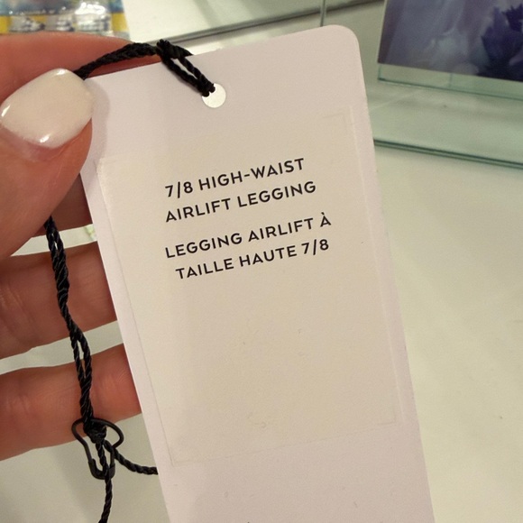 Excellent condition ALO 7/8 Airlift Leggings in Navy small - Picture 5 of 7